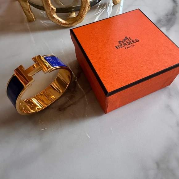 HERMES
Enamel Wide Clic Clac H
Bracelet PM Bleu Indigo - Picture 6 of 11